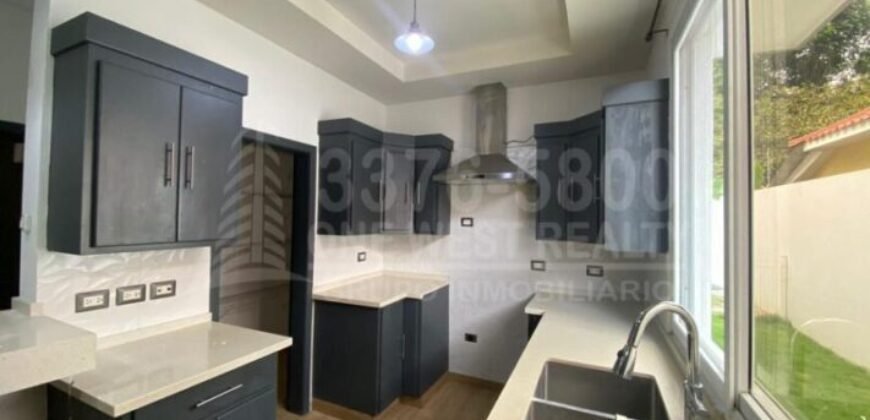 Espectacular casa en venta  ubicada en Res. Casa Maya II
