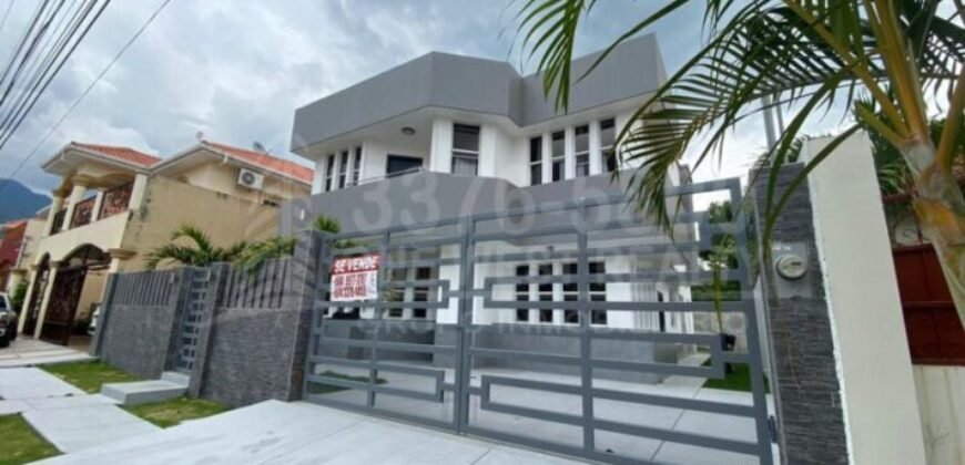 Espectacular casa en venta  ubicada en Res. Casa Maya II
