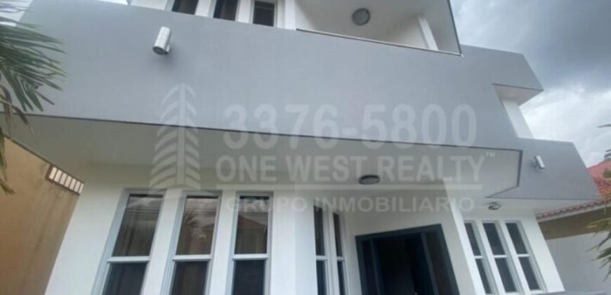 Espectacular casa en venta  ubicada en Res. Casa Maya II
