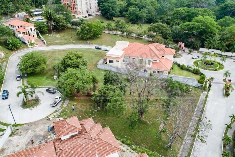 Terreno en venta en Merendon Hills  2,247.30 v² .  Ubicado en una exclusiva residencial en la falda de la montaña el Merendón