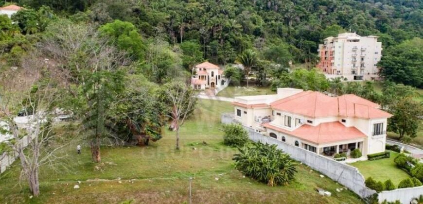 Terreno en venta en Merendon Hills  2,247.30 v² .  Ubicado en una exclusiva residencial en la falda de la montaña el Merendón