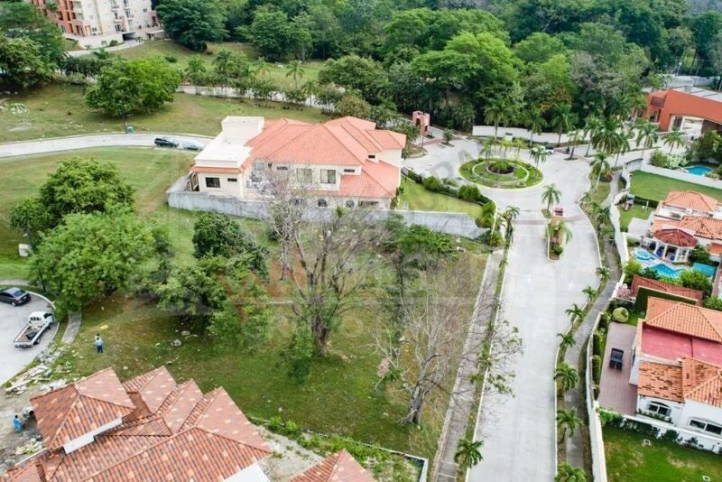 Terreno en venta en Merendon Hills  2,247.30 v² .  Ubicado en una exclusiva residencial en la falda de la montaña el Merendón