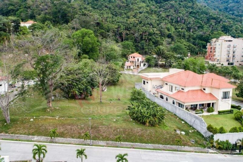Terreno en venta en Merendon Hills  2,247.30 v² .  Ubicado en una exclusiva residencial en la falda de la montaña el Merendón