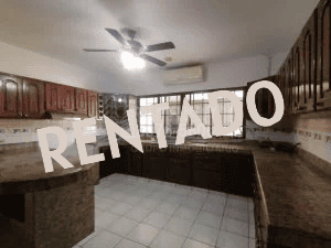Renta de casa amplia en Colonia Moderna  San Pedro Sula, parqueo para 4 vehiculos