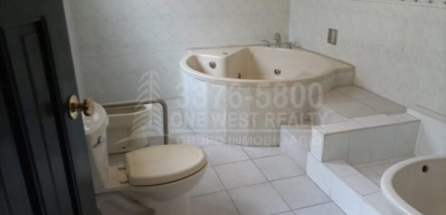 Col. Trejo Casa en Venta San Pedro Sula 5 Habitaciones 4 Baños