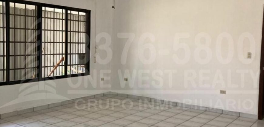 Renta de casa amplia en Colonia Moderna  San Pedro Sula, parqueo para 4 vehiculos