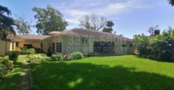 Renta de casa amplia en Colonia Moderna  San Pedro Sula, parqueo para 4 vehiculos