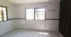 Renta de casa amplia en Colonia Moderna  San Pedro Sula, parqueo para 4 vehiculos