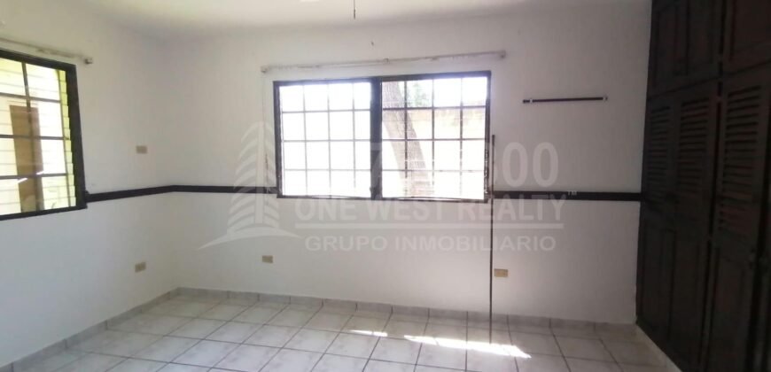 Renta de casa amplia en Colonia Moderna  San Pedro Sula, parqueo para 4 vehiculos