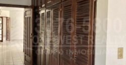 Renta de casa amplia en Colonia Moderna  San Pedro Sula, parqueo para 4 vehiculos