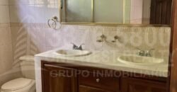 Renta de casa amplia en Colonia Moderna  San Pedro Sula, parqueo para 4 vehiculos