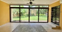 Renta de casa amplia en Colonia Moderna  San Pedro Sula, parqueo para 4 vehiculos