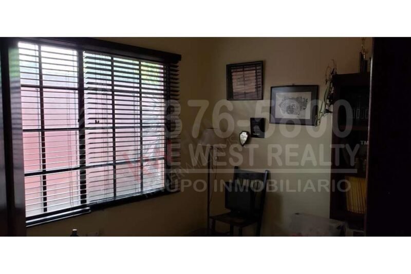 Casa en venta La Col. Universidad San Pedro Sula.  Super amplia, y con muchas amenidades
