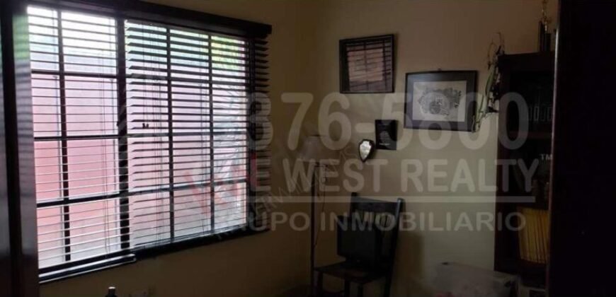 Casa en venta La Col. Universidad San Pedro Sula.  Super amplia, y con muchas amenidades