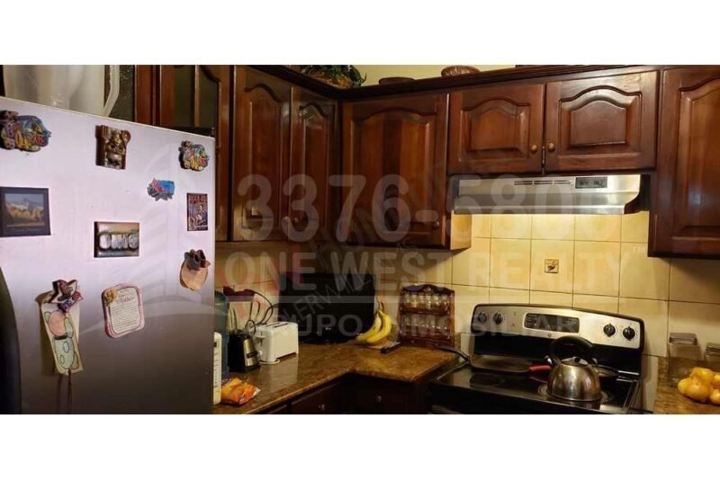 Casa en venta La Col. Universidad San Pedro Sula.  Super amplia, y con muchas amenidades