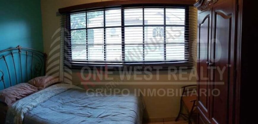 Casa en venta La Col. Universidad San Pedro Sula.  Super amplia, y con muchas amenidades