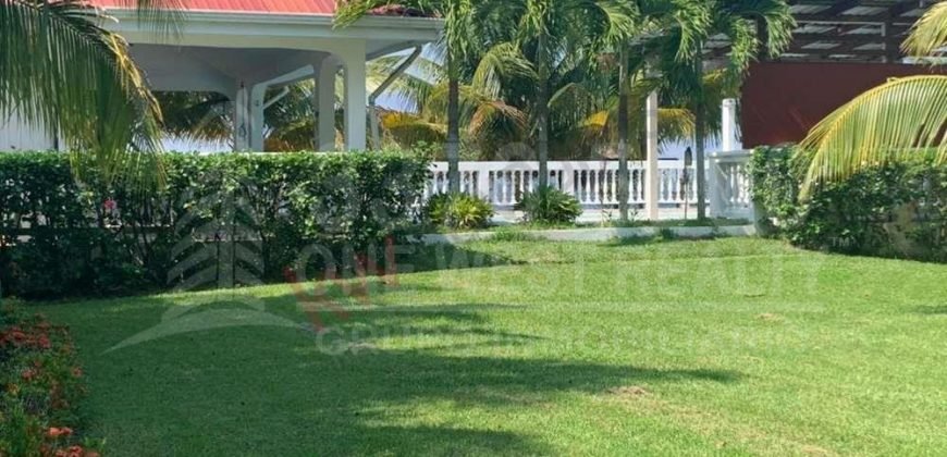 *Venta de casa en La Ensenada, Tela Atlántida, Honduras