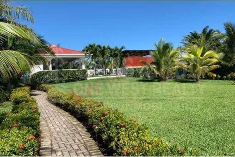 Venta de casa en La Ensenada, Tela Atlántida, Honduras