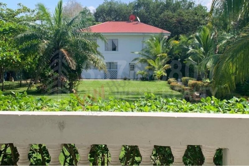 Venta de casa en La Ensenada, Tela Atlántida, Honduras