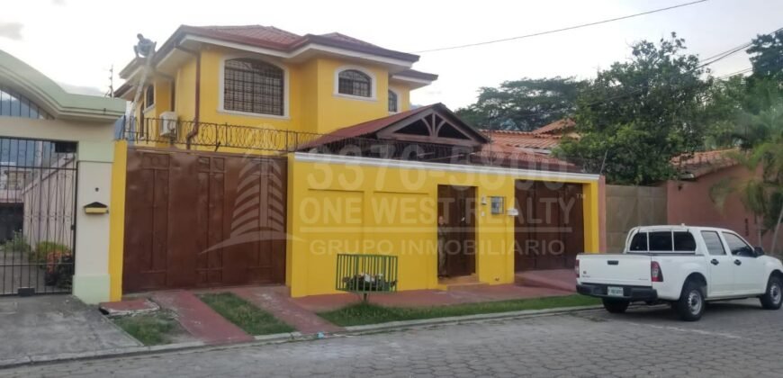 -Renta de Casa en Jardines del Valle San Pedro Sula*