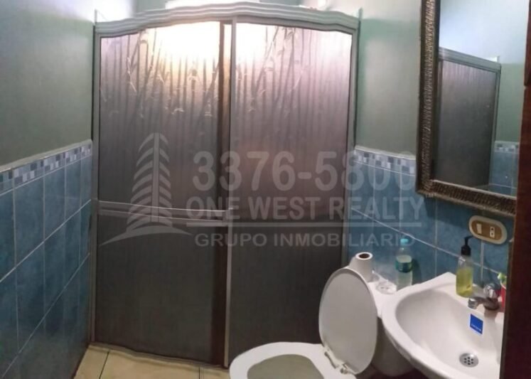 -Venta de Casa en El Progreso Yoro, Honduras 5 habitaciones parqueo techado cerca de la carretera CA-13