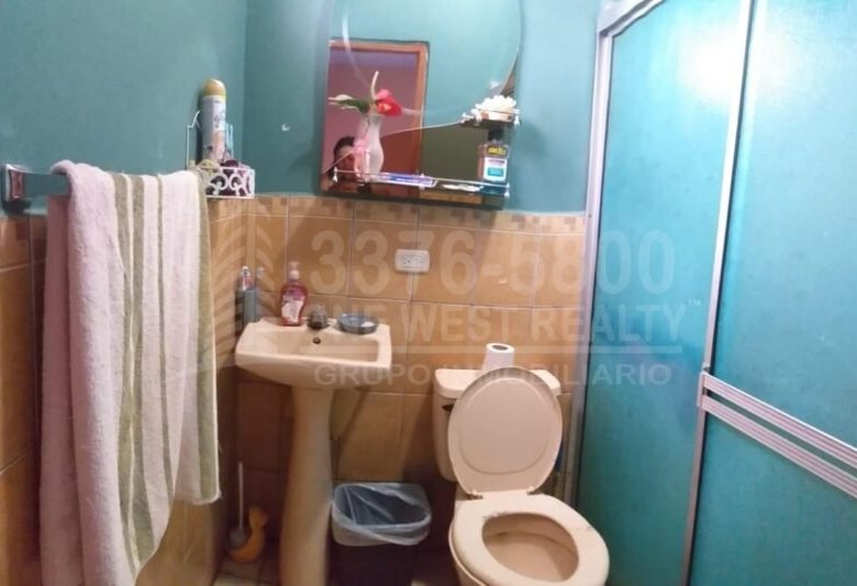 -Venta de Casa en El Progreso Yoro, Honduras 5 habitaciones parqueo techado cerca de la carretera CA-13