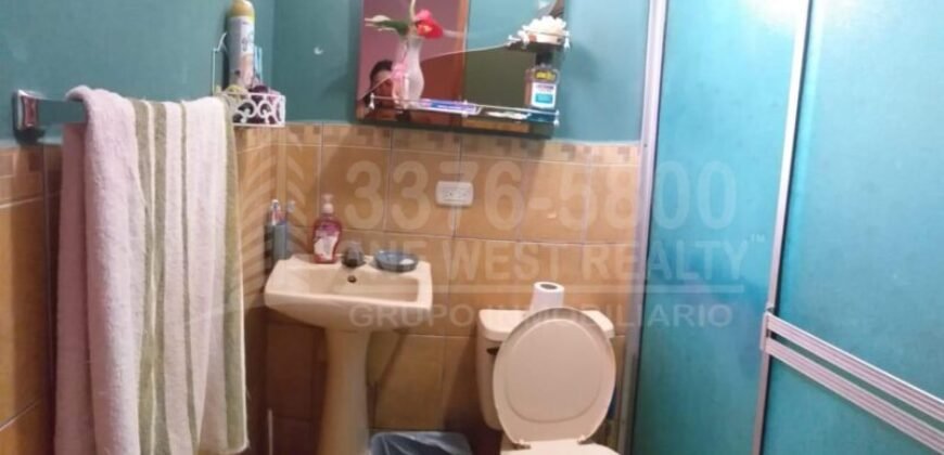 -Venta de Casa en El Progreso Yoro, Honduras 5 habitaciones parqueo techado cerca de la carretera CA-13