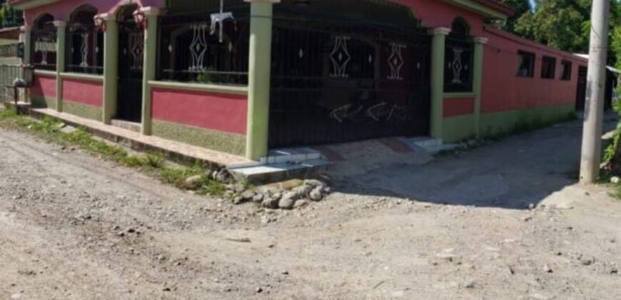-Venta de Casa en El Progreso Yoro, Honduras 5 habitaciones parqueo techado cerca de la carretera CA-13