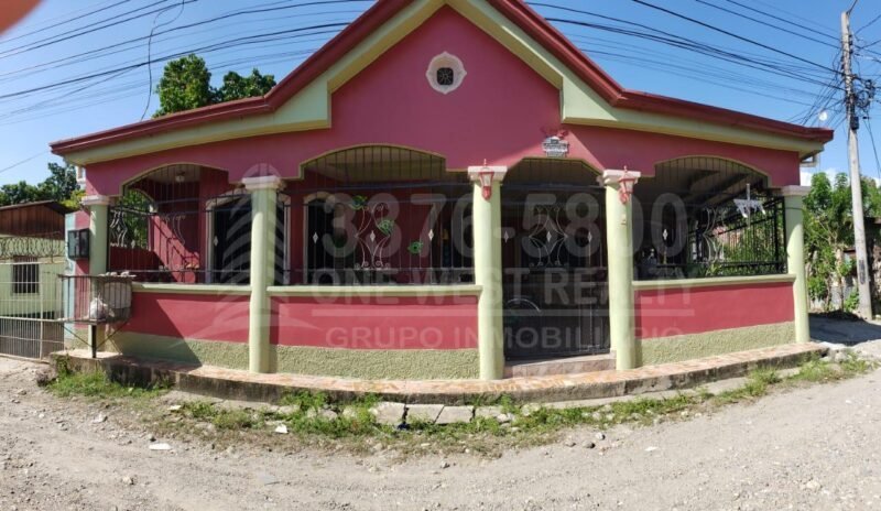 -Venta de Casa en El Progreso Yoro, Honduras 5 habitaciones parqueo techado cerca de la carretera CA-13