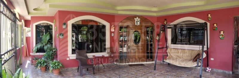 -Venta de Casa en El Progreso Yoro, Honduras 5 habitaciones parqueo techado cerca de la carretera CA-13
