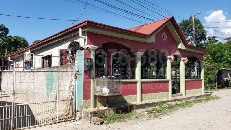 -Venta de Casa en El Progreso Yoro, Honduras 5 habitaciones parqueo techado cerca de la carretera CA-13