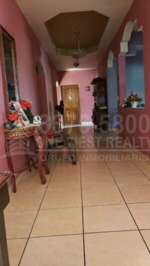 -Venta de Casa en El Progreso Yoro, Honduras 5 habitaciones parqueo techado cerca de la carretera CA-13