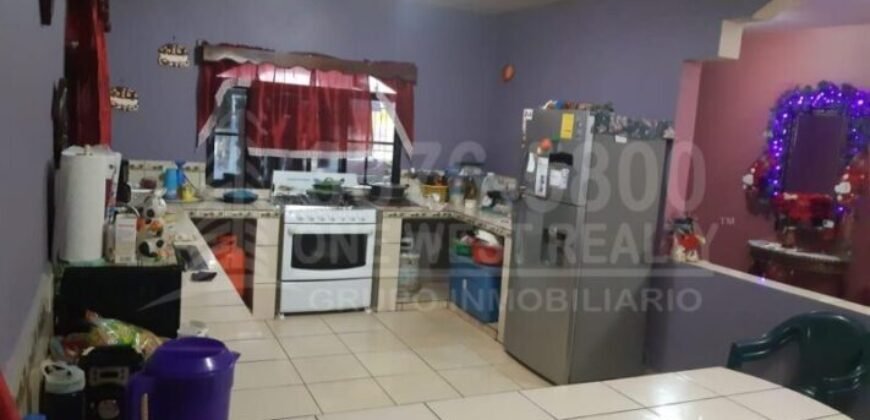 -Venta de Casa en El Progreso Yoro, Honduras 5 habitaciones parqueo techado cerca de la carretera CA-13