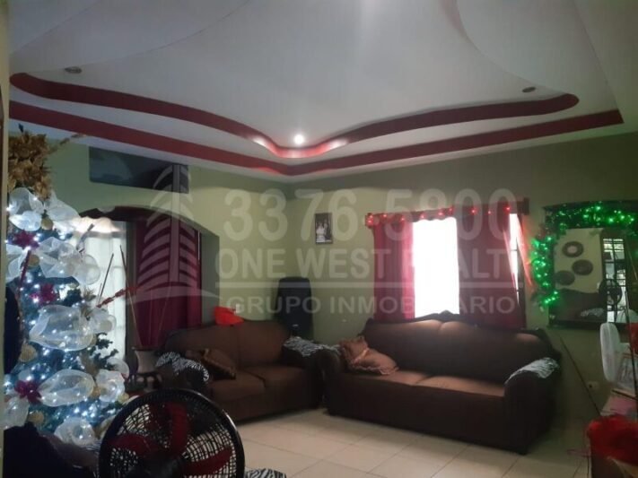 -Venta de Casa en El Progreso Yoro, Honduras 5 habitaciones parqueo techado cerca de la carretera CA-13