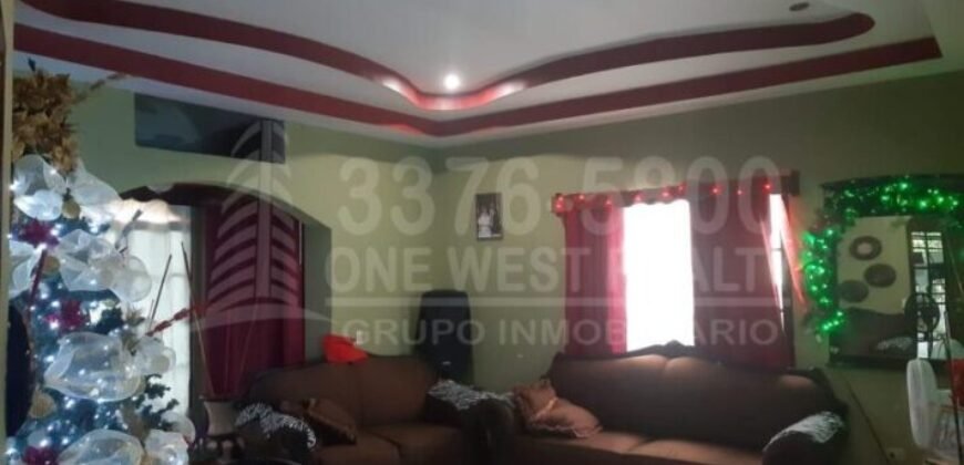 -Venta de Casa en El Progreso Yoro, Honduras 5 habitaciones parqueo techado cerca de la carretera CA-13
