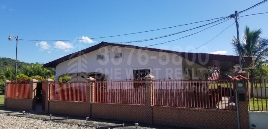 Hacienda en Venta a Orilla de Carretera en La Barca 5.8 Manzanas
