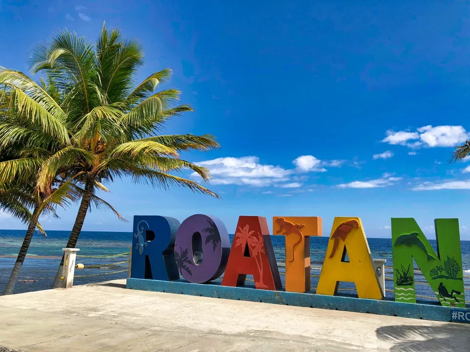 Flowers Bay One West Realty Honduras