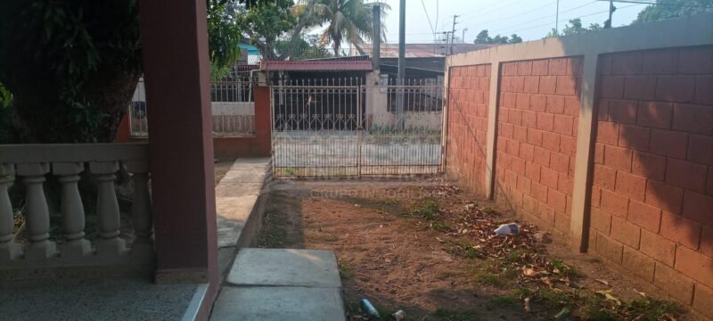 SE VENDE PROPIEDAD DE ESQUINA
