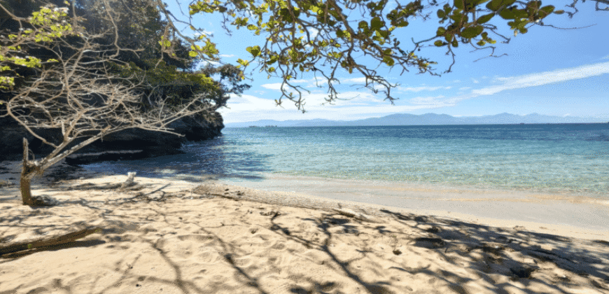 Lote de 3.6 Acres en Venta En Islas de la Bahia Cayos Cochinos