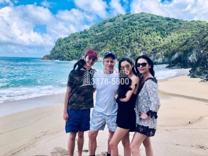 Roatan Real Estate is appealing to K Zeta-Jones and Michael D 1westrealty