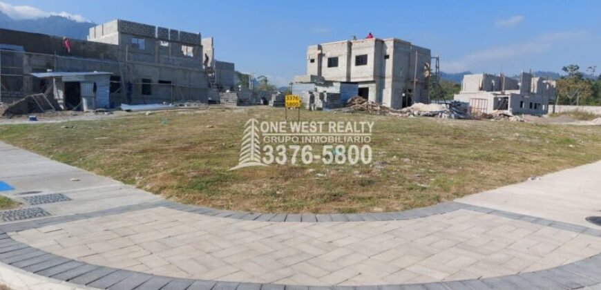 Lote Prados de Jaragua,Terreno de esquina en Ciudad Jaragua,