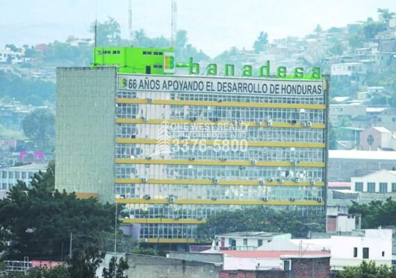 Banadesa y SAG Brinda Préstamos y Plan de Acción a Agricultores