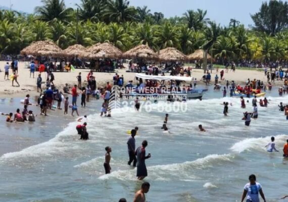 Cientos de Familias Disfrutaron de Las Playas Hondureñas