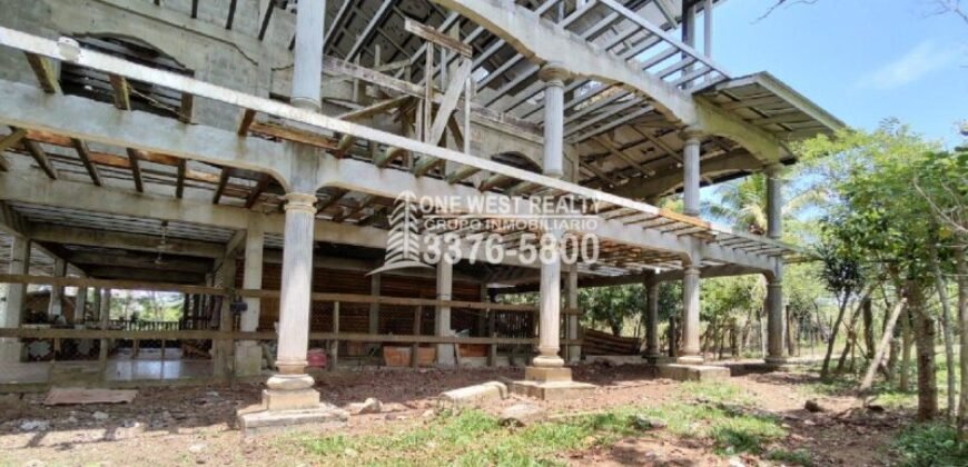 Venta de Terreno con Casa y Naciente de Agua en Omoa Cortes Honduras