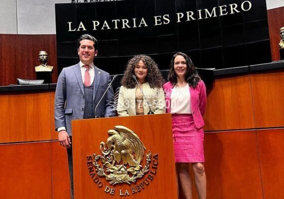 Cesia Sáenz Honrada Por su Destacada Trayectoria