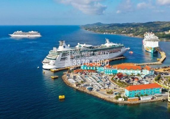 La isla de Roatán se prepara para un mes histórico con la llegada de 56 cruceros en enero de 2024