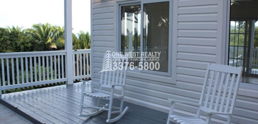 Gibson Bitght sales in Roatan, Honduras