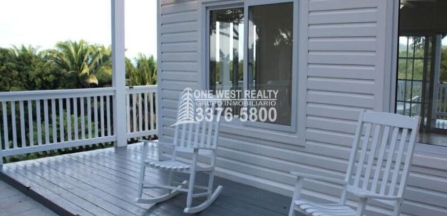 Gibson Bitght sales in Roatan, Honduras