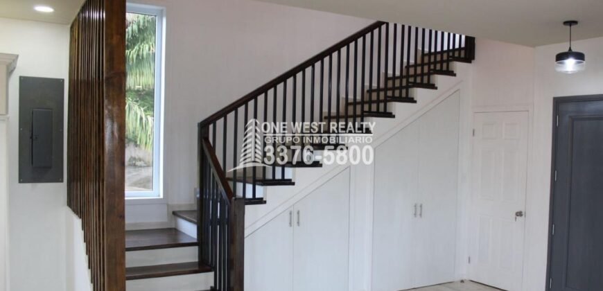 Gibson Bitght sales in Roatan, Honduras