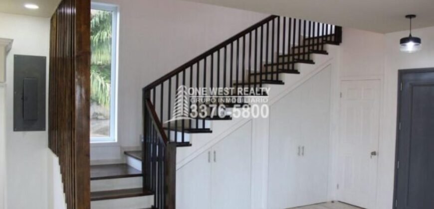 Gibson Bitght sales in Roatan, Honduras